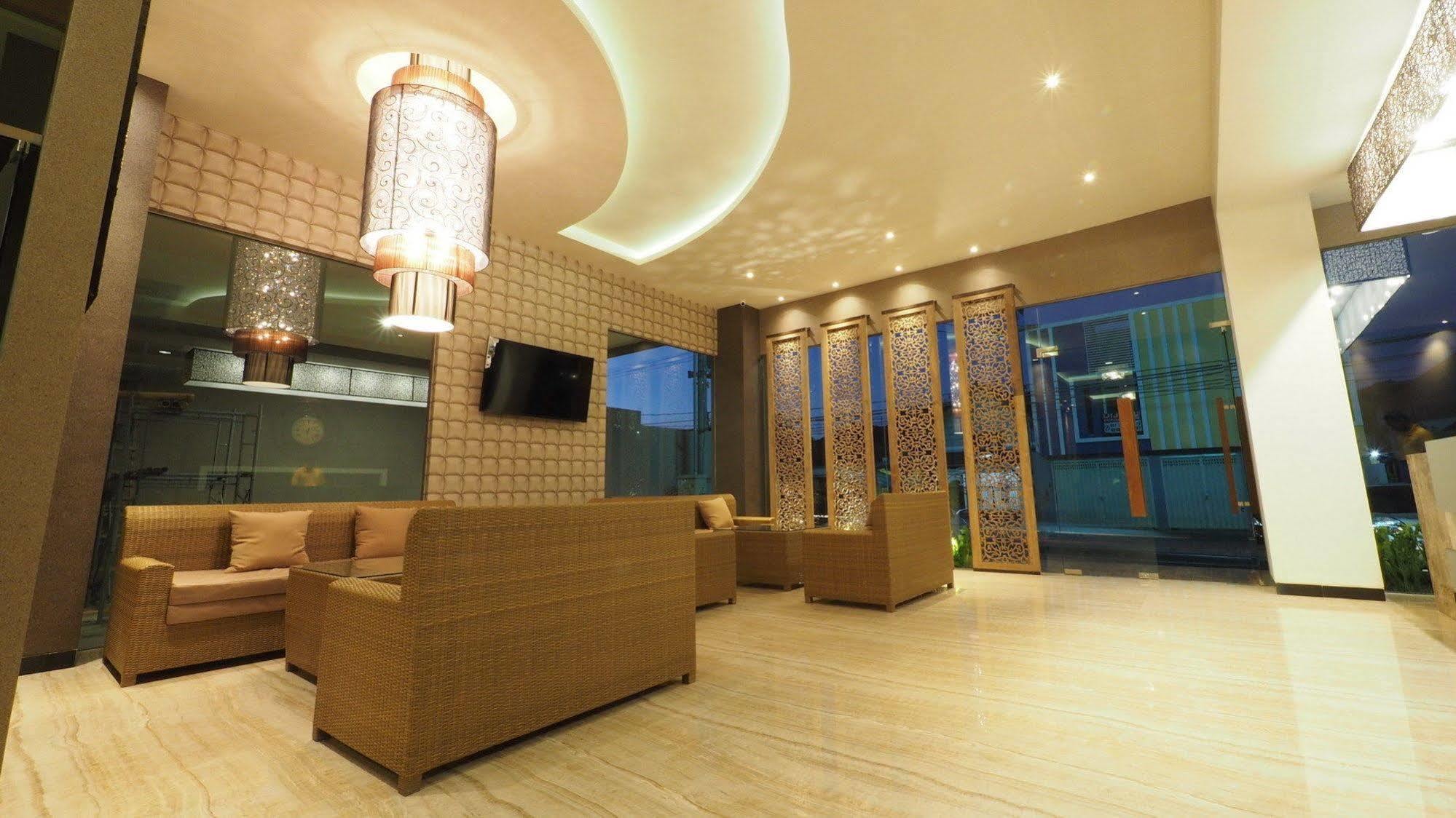 De Boutique Style Hotel Malang Buitenkant foto