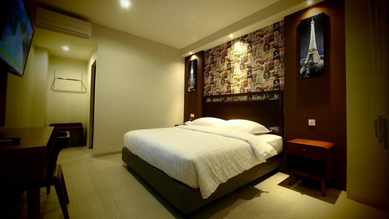 De Boutique Style Hotel Malang Buitenkant foto