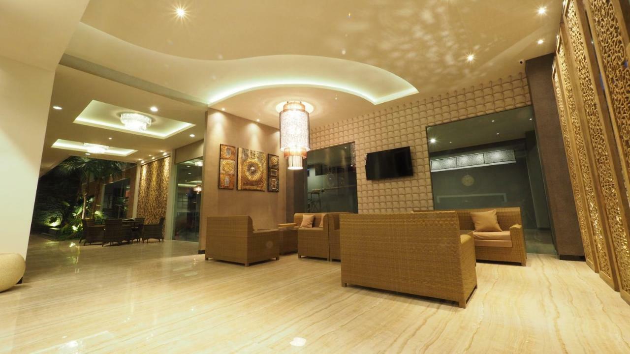 De Boutique Style Hotel Malang Buitenkant foto